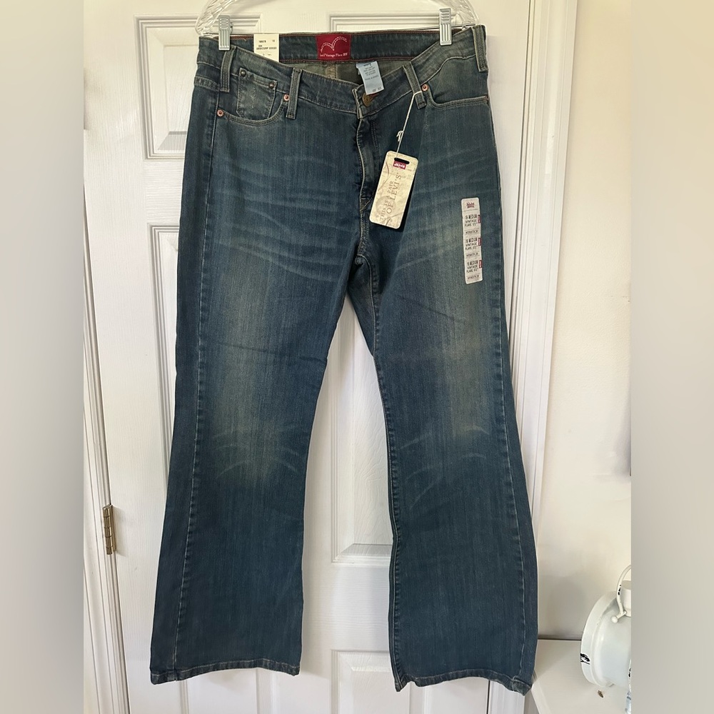 Women’s Vintage flare 572 Levi jeans, size 16w, NWT